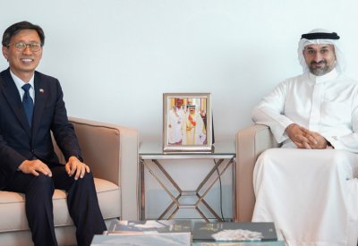 وزير الصناعة والتجارة يستقبل سفير جمهورية كوريا لدى مملكة البحرين