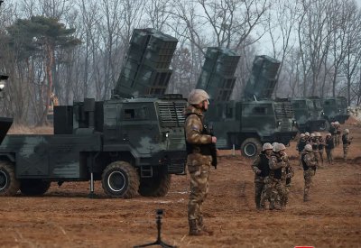 سول: بيونغيانغ تزود موسكو بـ12 مليون قذيفة عيار 152 ملم