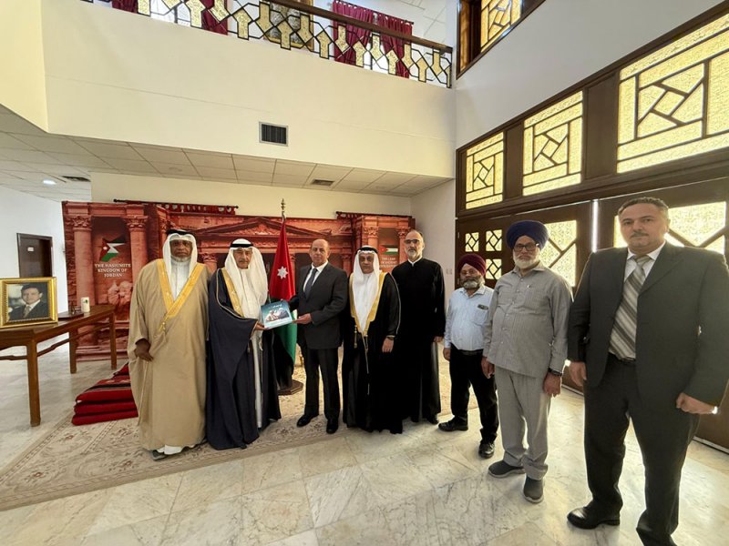‏جمعية "تعايش" تهدي السفير الأردني نسخ من كتاب "في ضيافة ملك السلام"