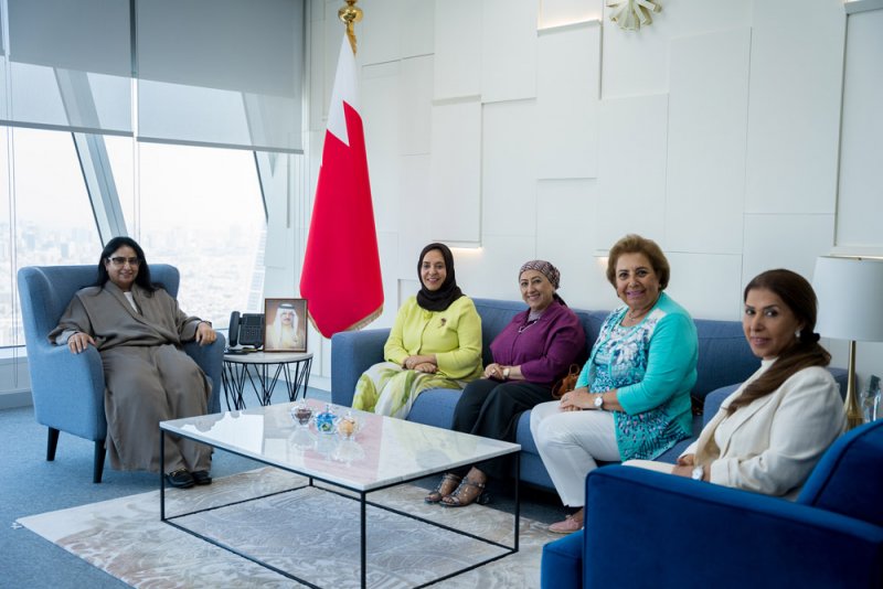 المدير العام لمعهد الإدارة العامة تستقبل رئيسة مجلس إدارة جمعية سيدات الأعمال البحرينية