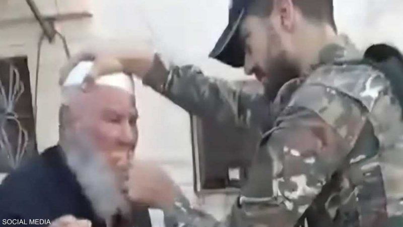 مقاطع فيديو ترصد مجزرة و"قص شوارب".. ماذا يحدث في السويداء؟