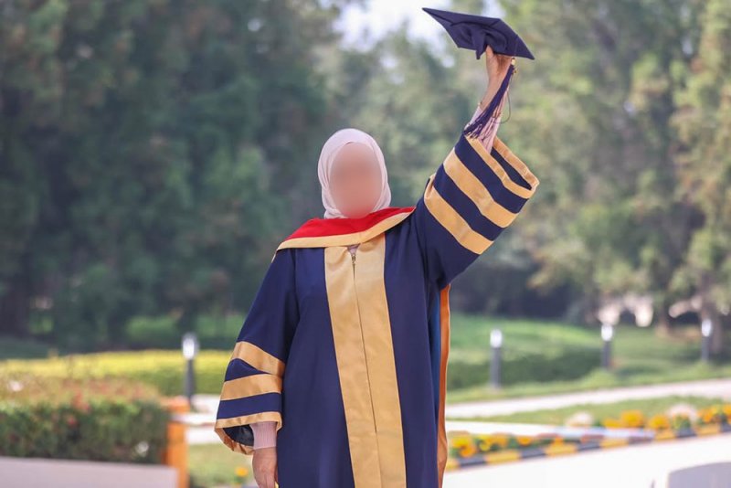 تعرف على تكلفة زي تخرج الطالب في جامعة البحرين