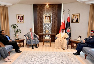 وزير الداخلية يستقبل السفير الأميركي ويشيد بالعلاقات الوثيقة والشراكة الاستراتيجية بين البلدين