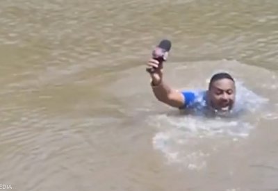 بالفيديو: مراسل يعثر على جثة طفلة مفقودة أثناء بث مباشر
