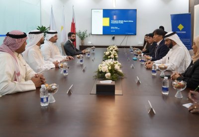 وزير الصناعة والتجارة يزور عددًا من المصانع بمنطقة البحرين العالمية للاستثمار
