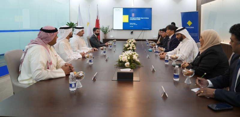 وزير الصناعة والتجارة يزور عددًا من المصانع بمنطقة البحرين العالمية للاستثمار