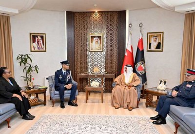 وزير الداخلية يبحث مجالات التعاون والتنسيق مع الملحق العسكري بالسفارة الأميركية