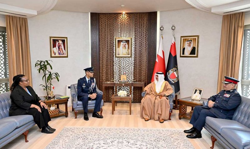 وزير الداخلية يبحث مجالات التعاون والتنسيق مع الملحق العسكري بالسفارة الأميركية