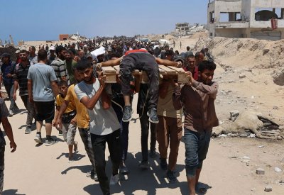 مقتل 9 أشخاص بقصف إسرائيلي وارتفاع ضحايا التجويع إلى 128