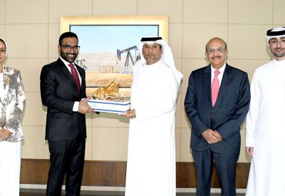 وزير النفط والبيئة يجتمع مع رئيس جمعية مهندسي البترول العالمية فرع البحرين