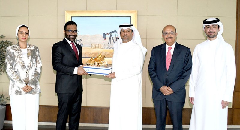 وزير النفط والبيئة يجتمع مع رئيس جمعية مهندسي البترول العالمية فرع البحرين