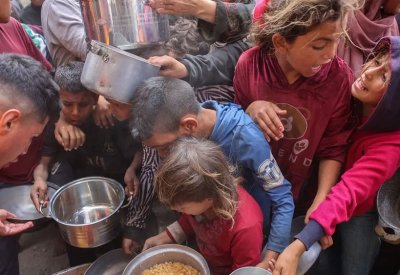 مقتل 78 فلسطينيا في غزة بينهم امرأة حامل وطفلها في غارات إسرائيلية