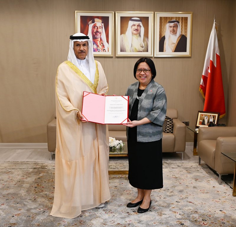 وكيل "الداخلية" يستقبل سفيرة جمهورية الفلبين لدى مملكة البحرين
