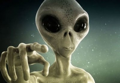 عالم بهارفرد يحذر: جسم غامض يتجه نحو الأرض قد يكون مصدره كائنات فضائية