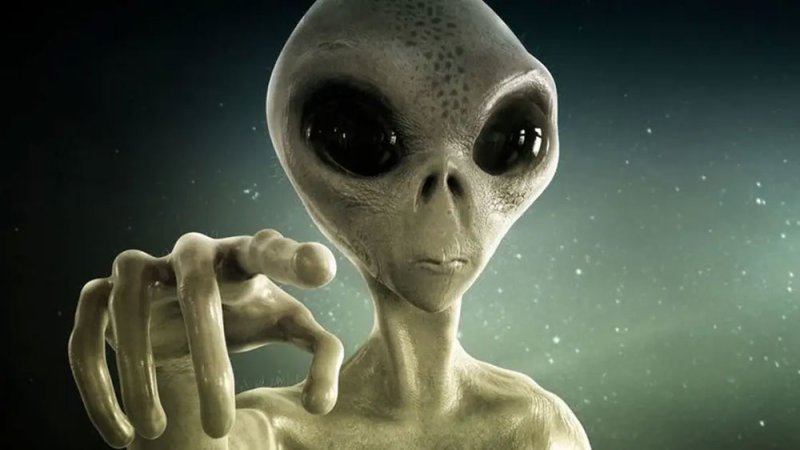 عالم بهارفرد يحذر: جسم غامض يتجه نحو الأرض قد يكون مصدره كائنات فضائية