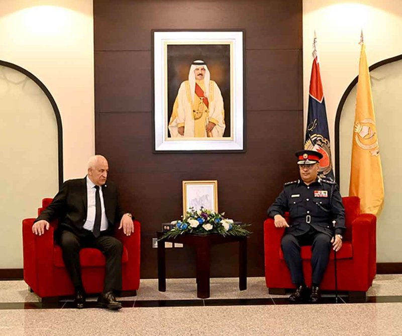 وزير الداخلية الفلسطيني يتفقد آليات العمل في إدارات “الداخلية”