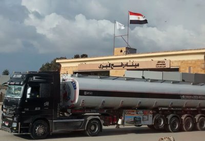 لأول مرة منذ 5 أشهر.. شاحنتا وقود تدخلان غزة من معبر رفح