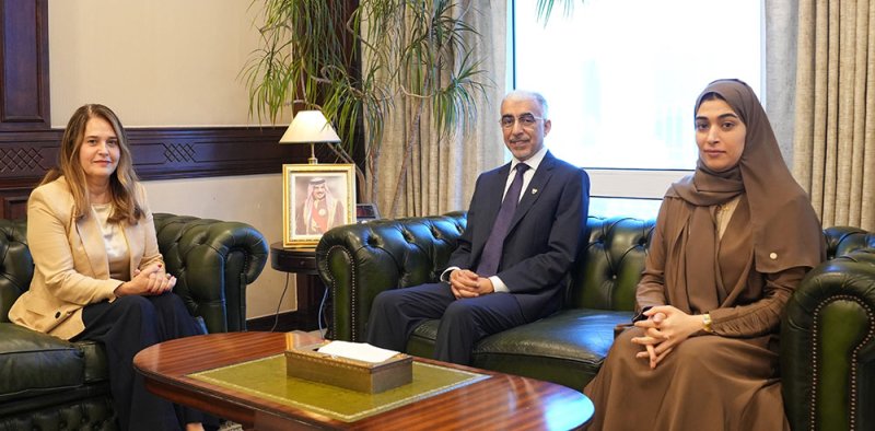 وزير الأشغال يستقبل سفيرة جمهورية صربيا لدى مملكة البحرين
