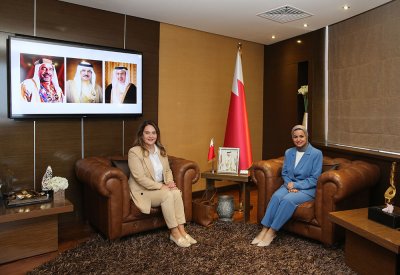 وزيرة شؤون الشباب تستقبل سفيرة جمهورية صربيا لدى مملكة البحرين