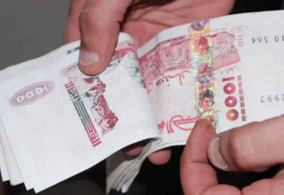 الجزائر تنفذ إجراءات جديدة للحد من استخدام "كيس النقود"