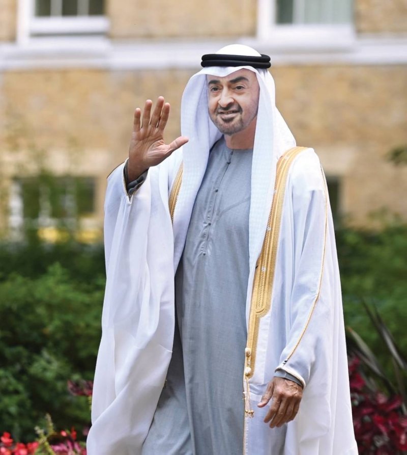 رئيس دولة الإمارات يصل روسيا في زيارة رسمية