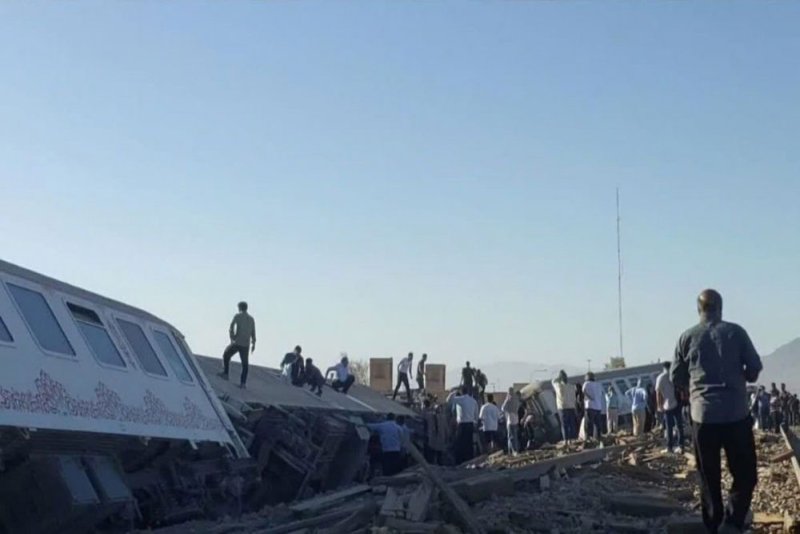 30 جريحاً بعد خروج قطار عن مساره في جنوب إيران