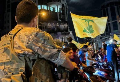 أنصار حزب الله يقطعون طرقا رئيسية.. والجيش اللبناني يعتقل عددا منهم