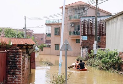 أمطار غزيرة تتسبب بفيضانات وانهيارات أرضية في جزيرة كيوشو اليابانية