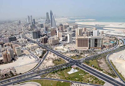 الطقس حار ورطب مع بعض السحب أحيانًا