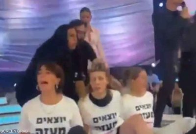 متظاهرون يقتحمون استديو القناة 13 الإسرائيلية