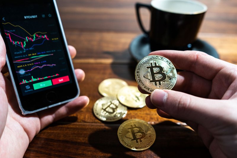 كيف تحتاط من خطة ترمب لدمج العملات المشفرة في مدخراتك؟
