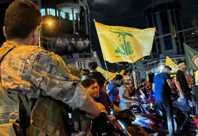 حزب الله: لن نسلم إبرة من سلاحنا والحكومة ستسقط