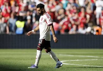 مطار إيرلندي يسخر من صلاح.. "كرته هبطت في المدرج الشمالي"