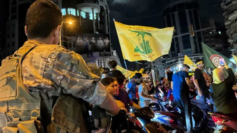 حزب الله: لن نسلم إبرة من سلاحنا والحكومة ستسقط