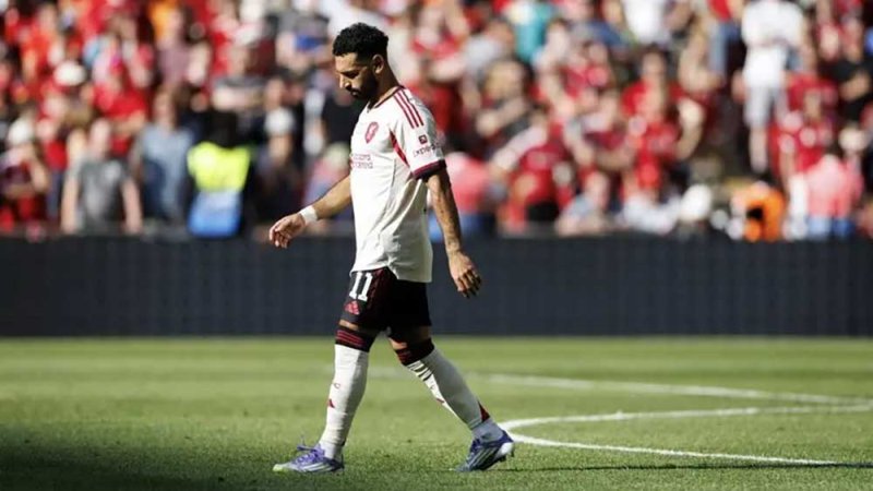 مطار إيرلندي يسخر من صلاح.. "كرته هبطت في المدرج الشمالي"