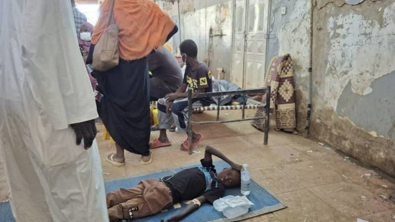 سودانيون يواجهون الكوليرا القاتلة بالماء والليمون في دارفور