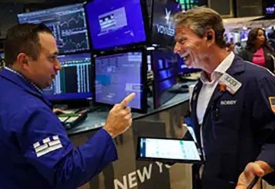 "ستاندرد آند بورز 500" و"ناسداك" عند مستوى قياسي بفضل آمال خفض الفائدة