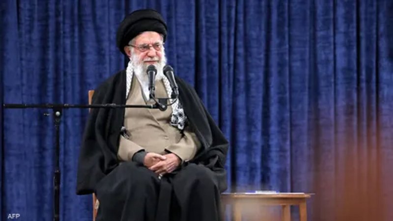 خامنئي بين الحرب والدبلوماسية.. "مناورة باردة" لإنقاذ إيران