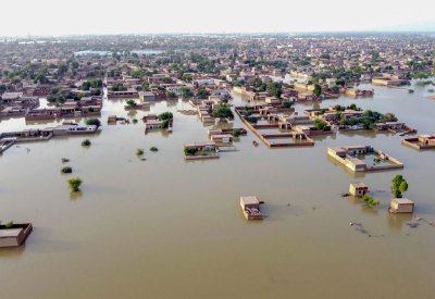 قتلى وتحطم مروحية إنقاذ جراء أمطار غزيرة في باكستان