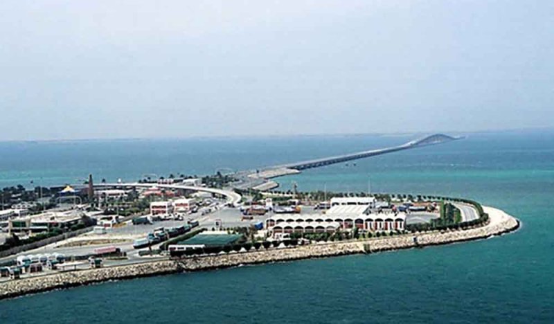 الطقس حار و رطب مع بعض السحب أحيانًا
