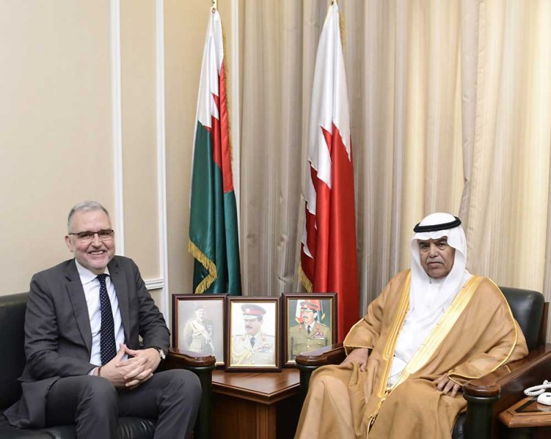 وزير شؤون الدفاع يشيد بالعلاقات الأخوية مع المغرب