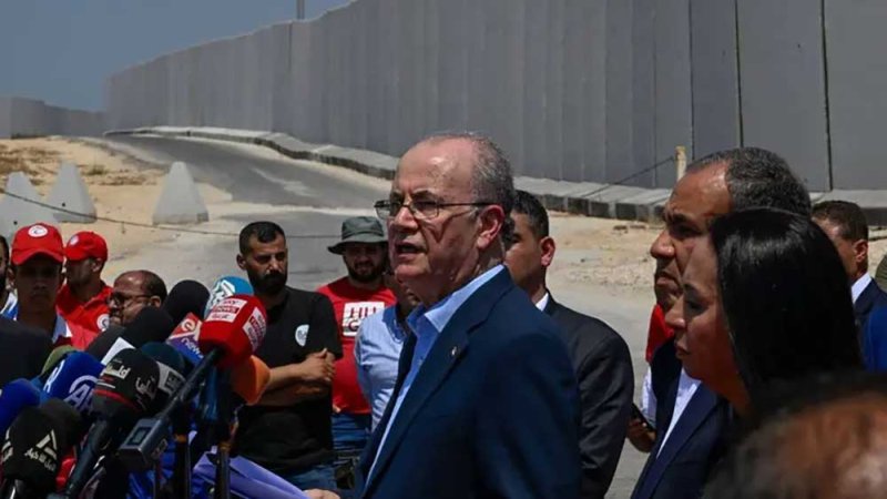 رئيس وزراء فلسطين من أمام معبر رفح: تشكيل لجنة مؤقتة لإدارة قطاع غزة قريباً