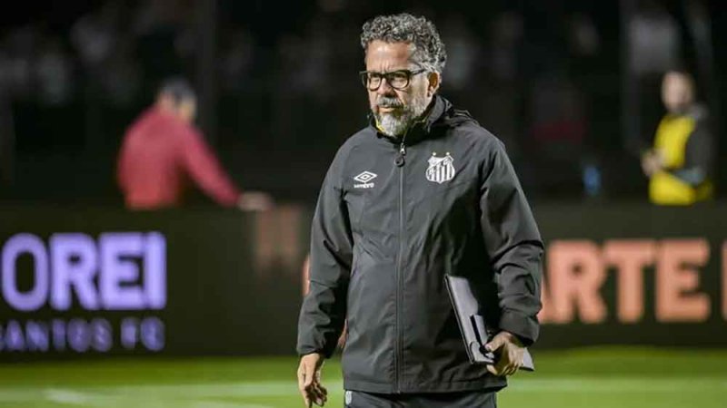 بعد دموع نيمار.. مدرب سانتوس يُقال من منصبه