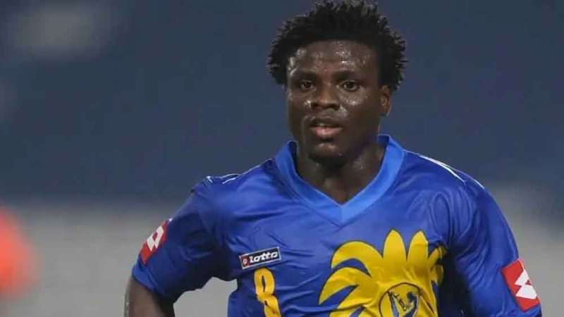 وفاة رزاق أوموتويوسي لاعب النصر والزمالك السابق