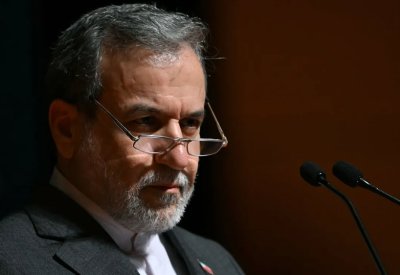 عراقجي يتحدث عن "لوبي واشنطن" والحرب والعلاقة مع السعودية