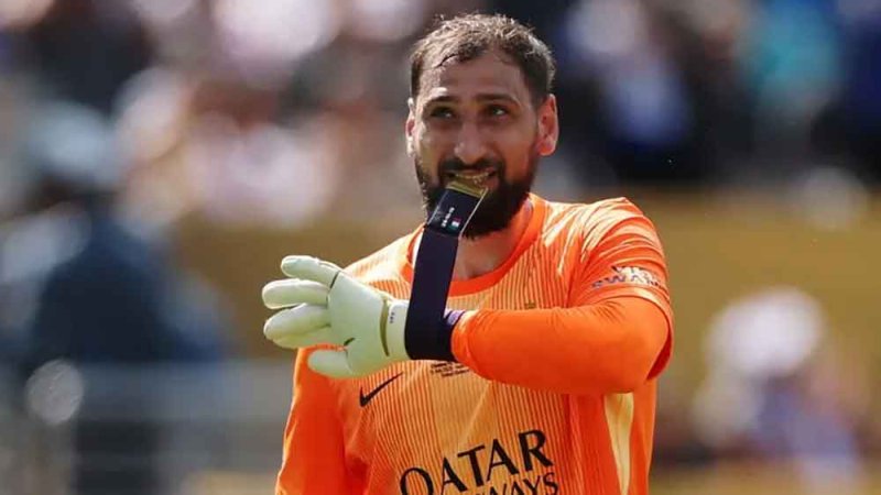 دوناروما يقترب من حراسة مرمى مانشستر سيتي