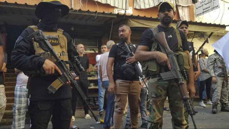 لبنان يبدأ اليوم تسلّم الأسلحة من المخيمات الفلسطينية في بيروت