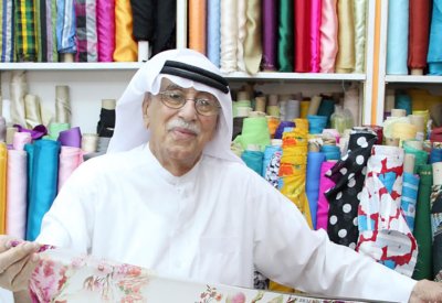أنغام “يا لابسه الثوب لمنقط”.. و  “ارفعي البوشية”.. تعبق في “سوق البز”