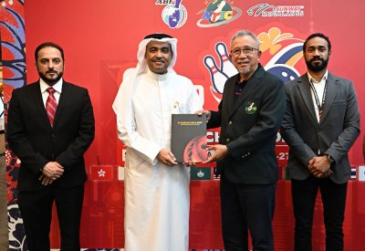 سفير البحرين بماليزيا يزور بعثة منتخب الشباب للبولينج