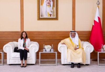 وزير الإعلام يستقبل القائم بأعمال سفارة الجمهورية اللبنانية لدى مملكة البحرين